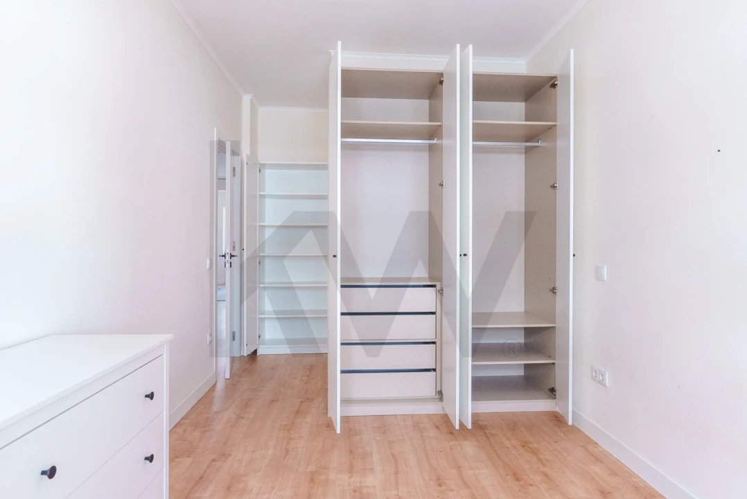 Apartamento T2 para Arrendamento em Campolide Foto 32