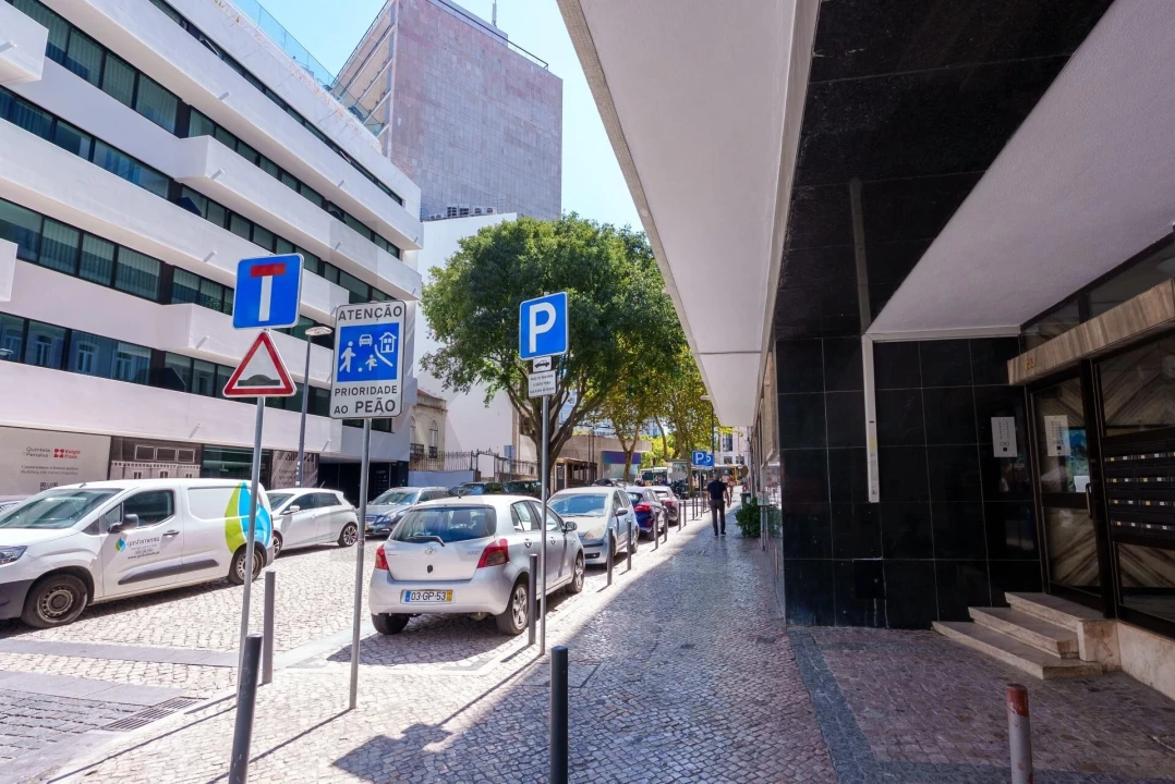 Apartamento T2 para Arrendamento em Campolide Foto 3