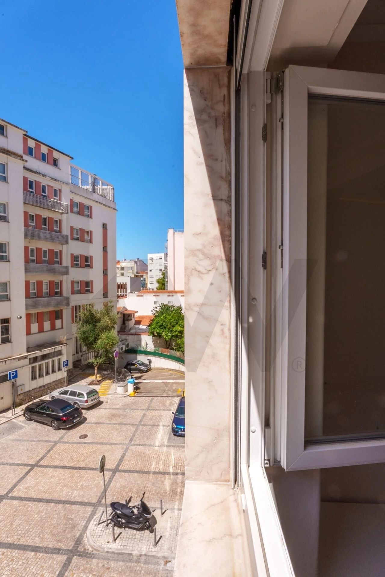 Apartamento T2 para Arrendamento em Campolide Foto 2