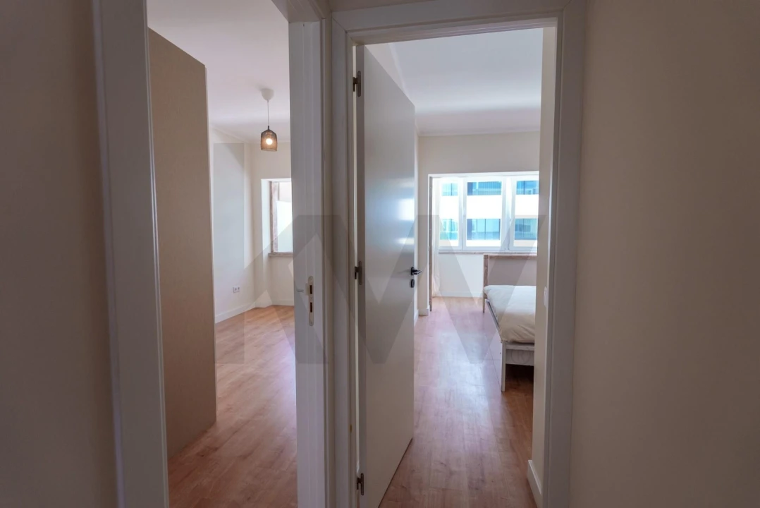 Apartamento T2 para Arrendamento em Campolide Foto 37