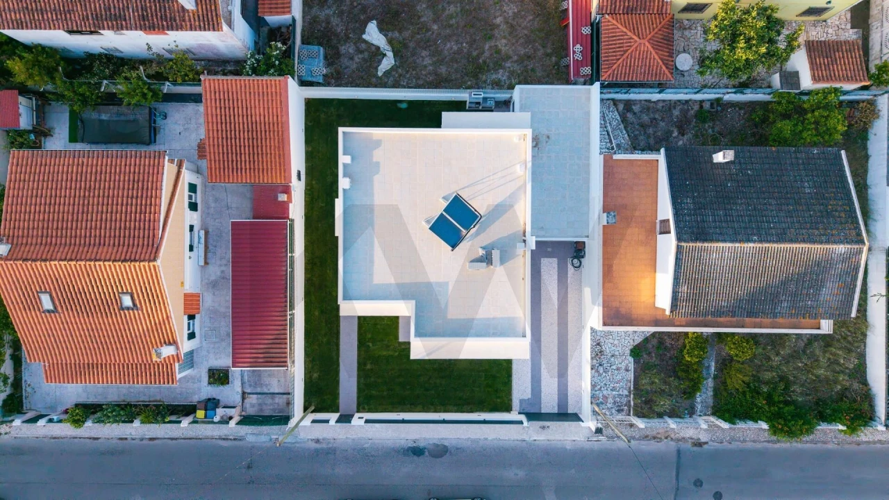 Moradia T4 para Arrendamento em Charneca de Caparica e Sobreda Foto 44