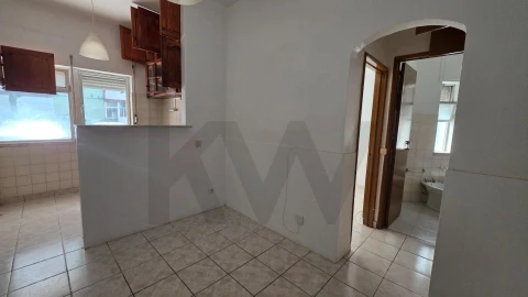 Apartamento T1 para Venda em Oeiras e São Julião da Barra, Paço de Arcos e Caxias