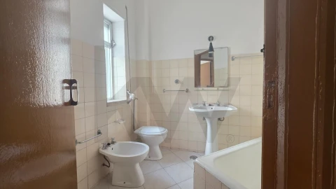 Apartamento T1 para Venda em Oeiras e São Julião da Barra, Paço de Arcos e Caxias
