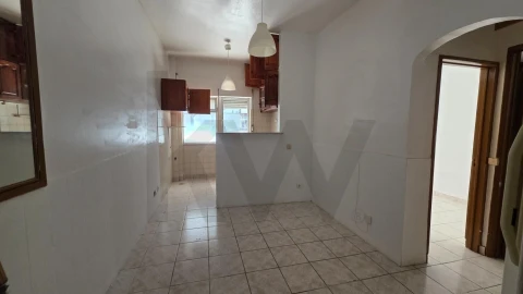 Apartamento T1 para Venda em Oeiras e São Julião da Barra, Paço de Arcos e Caxias