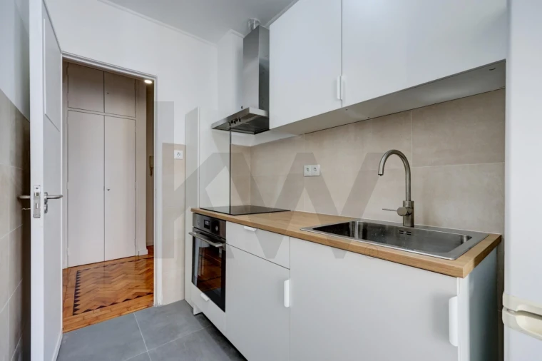 Apartamento T1 para Venda em Avenidas Novas Foto 5