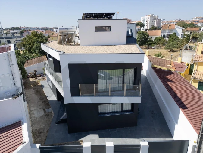 Prédio para Venda em Seixal, Arrentela e Aldeia de Paio Pires Foto 2