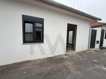 Moradia T3 para Venda em Nogueira do Cravo e Pindelo