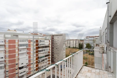 Apartamento T3 para Arrendamento em São Domingos de Benfica