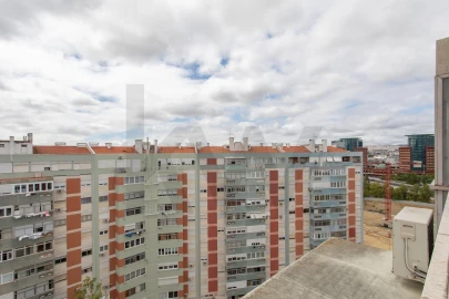 Apartamento T3 para Arrendamento em São Domingos de Benfica