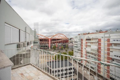Apartamento T3 para Arrendamento em São Domingos de Benfica