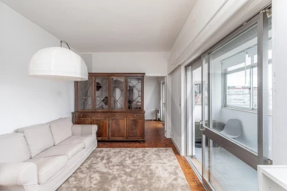 Apartamento T3 para Arrendamento em São Domingos de Benfica
