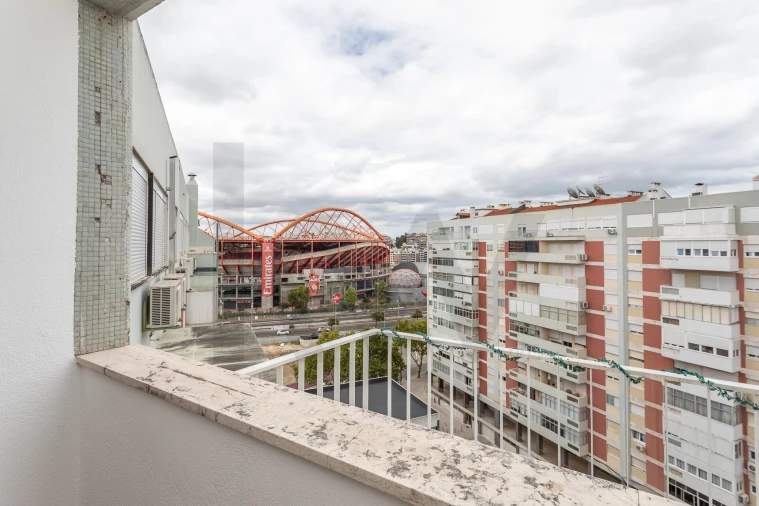 Apartamento T3 para Arrendamento em São Domingos de Benfica Foto 4