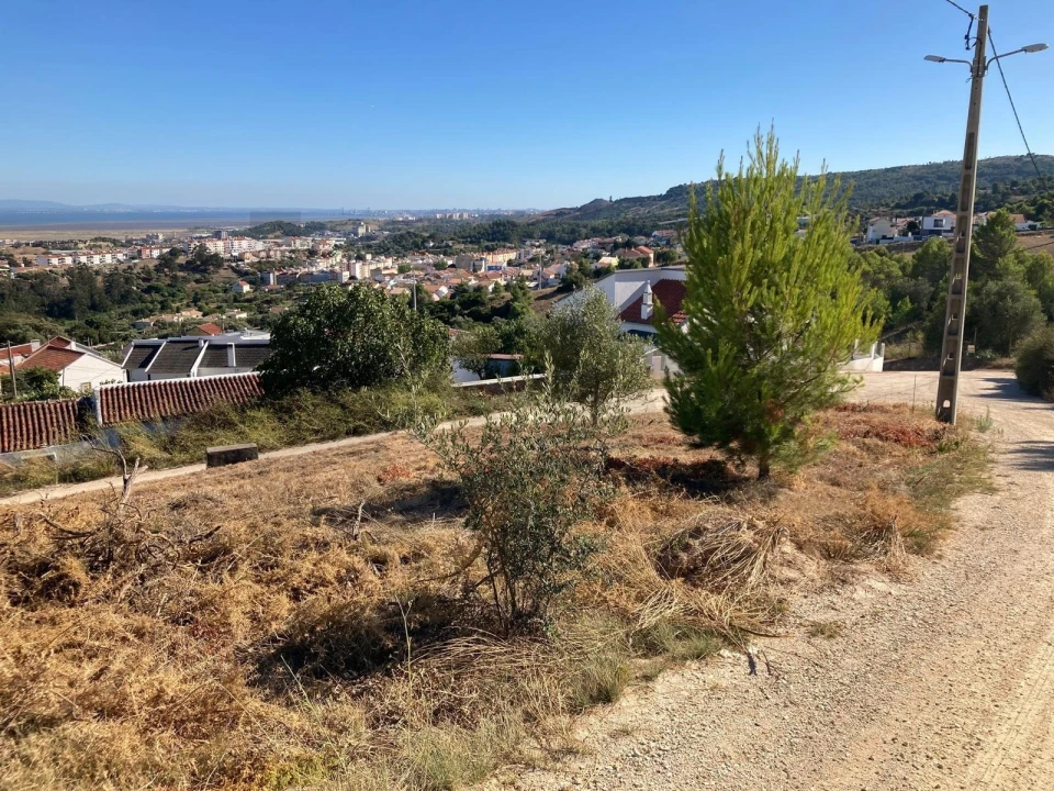 Terreno para Venda em Alverca do Ribatejo e Sobralinho Foto 1