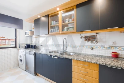 Apartamento T2 para Venda em Massamá e Monte Abraão