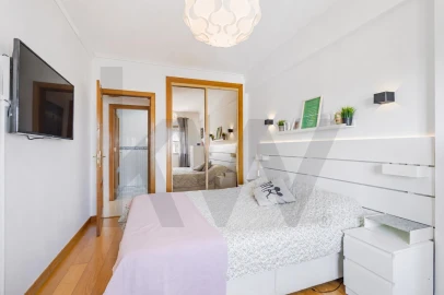 Apartamento T2 para Venda em Massamá e Monte Abraão