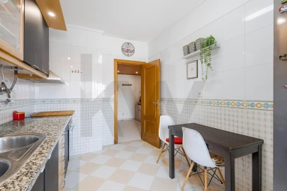 Apartamento T2 para Venda em Massamá e Monte Abraão
