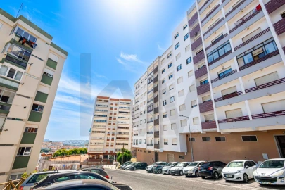 Apartamento T2 para Venda em Massamá e Monte Abraão