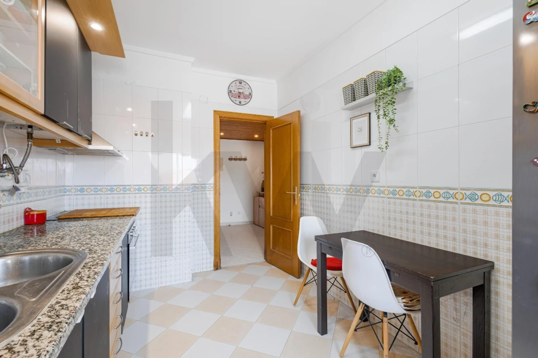Apartamento T2 para Venda em Massamá e Monte Abraão Foto 17