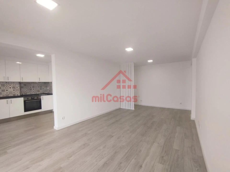 Apartamento T2 para Arrendamento em Silveira Foto 4