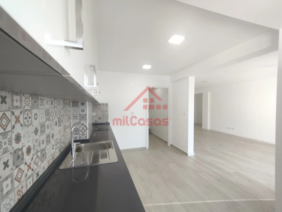 Apartamento T2 para Arrendamento em Silveira Foto 9