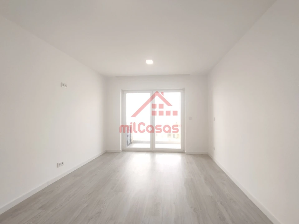 Apartamento T2 para Arrendamento em Silveira Foto 16