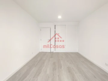 Apartamento T2 para Arrendamento em Silveira