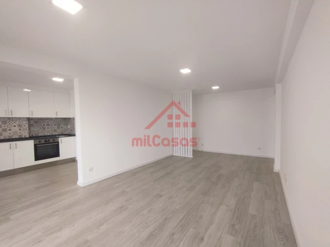 Apartamento T2 para Arrendamento em Silveira Foto 4
