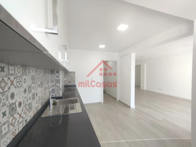 Apartamento T2 para Arrendamento em Silveira Foto 9