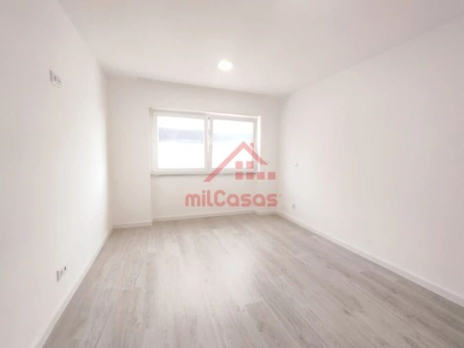 Apartamento T2 para Arrendamento em Silveira Foto 11
