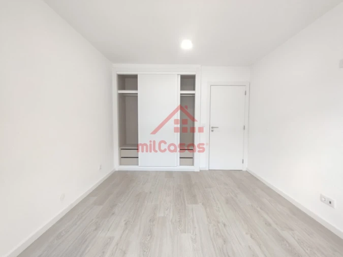 Apartamento T2 para Arrendamento em Silveira Foto 12