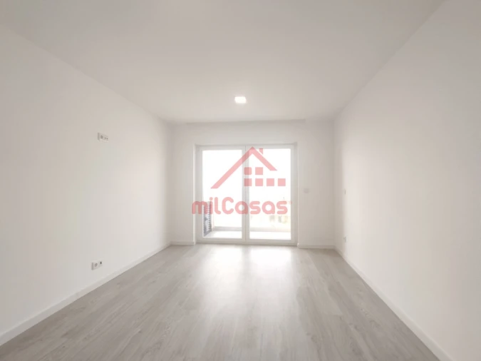 Apartamento T2 para Arrendamento em Silveira Foto 16