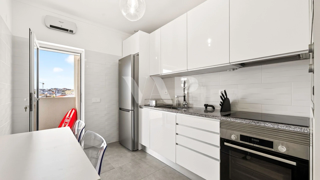Apartamento T2 para Venda em Quarteira Foto 3