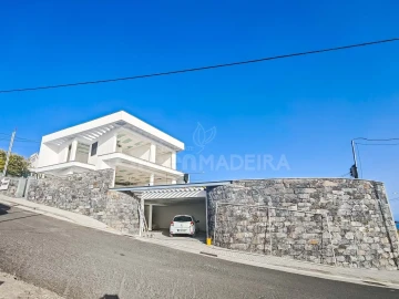 Moradia T4 para Venda em Ponta do Sol