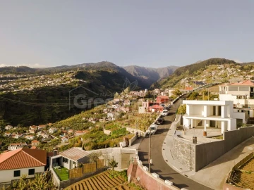 Moradia T4 para Venda em Ponta do Sol