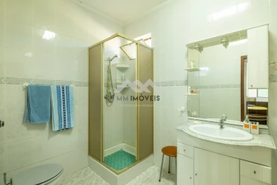 Moradia T2 para Venda em Noura e Palheiros