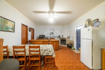 Moradia T2 para Venda em Noura e Palheiros