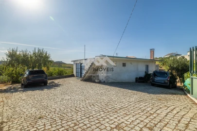 Moradia T2 para Venda em Noura e Palheiros