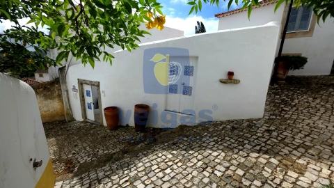Moradia T1 para Venda em Santa Maria, São Pedro e Sobral da Lagoa