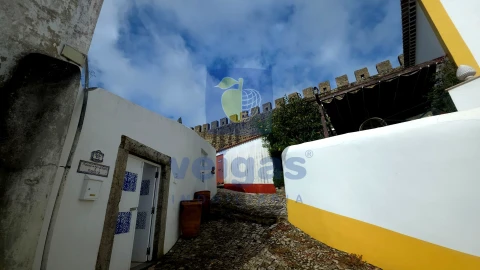 Moradia T1 para Venda em Santa Maria, São Pedro e Sobral da Lagoa