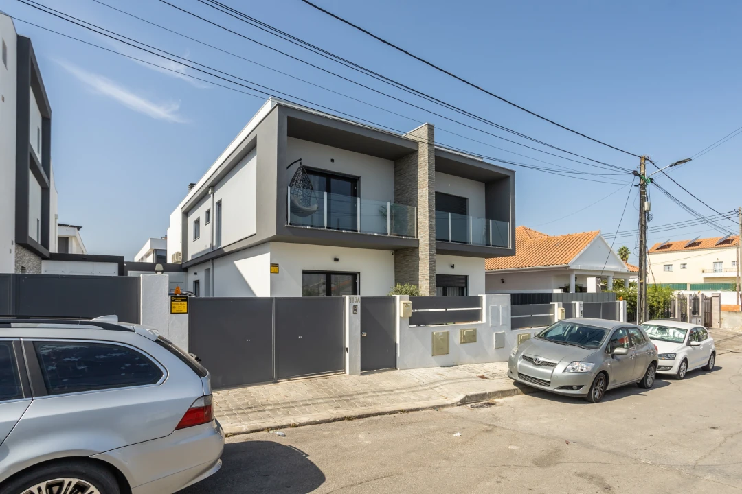 Moradia T4 para Venda em Fernao Ferro Foto 3