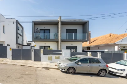 Moradia T4 para Venda em Fernao Ferro
