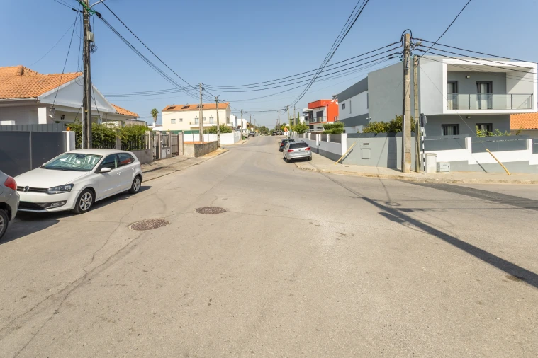 Moradia T4 para Venda em Fernao Ferro Foto 46