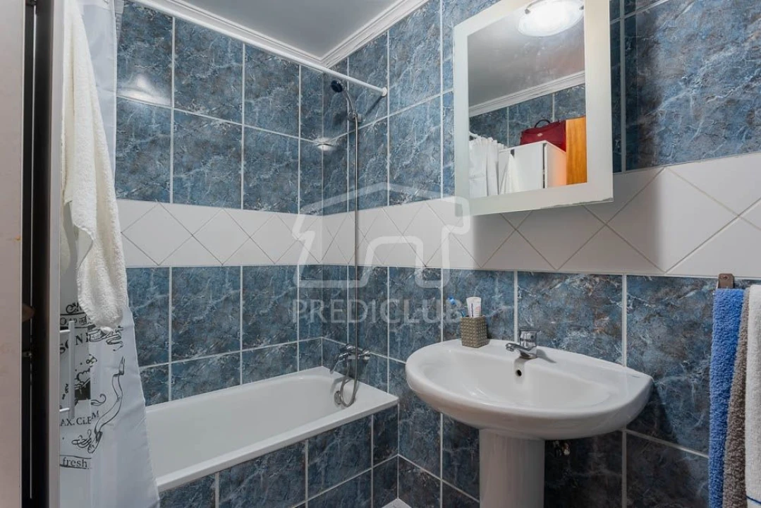 Apartamento T2 para Venda em Camacha Foto 7