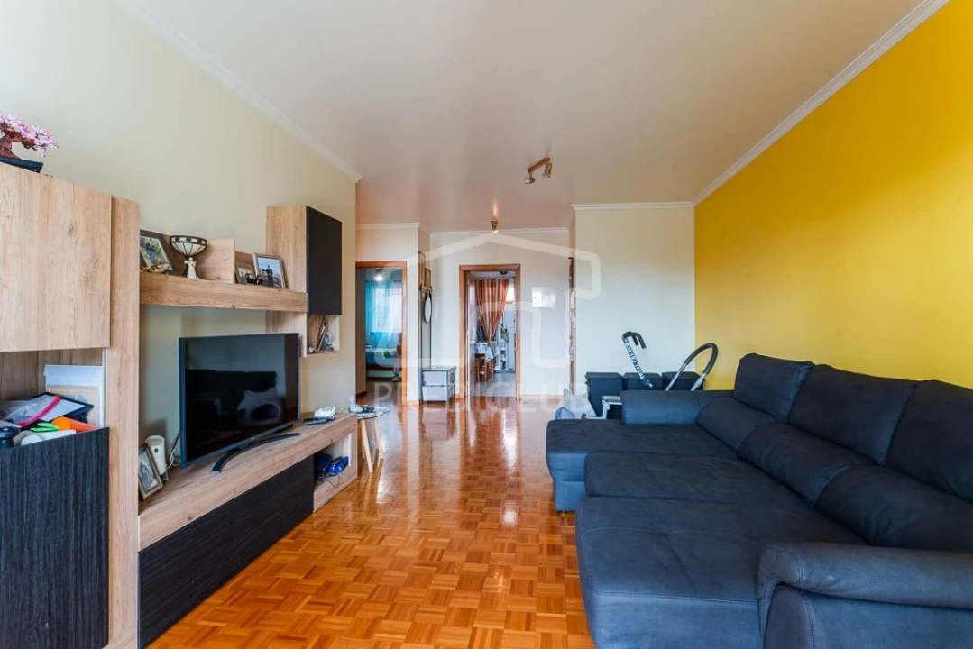 Apartamento T2 para Venda em Camacha Foto 3