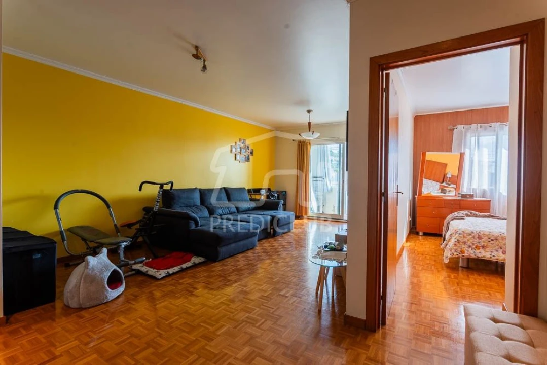 Apartamento T2 para Venda em Camacha Foto 2