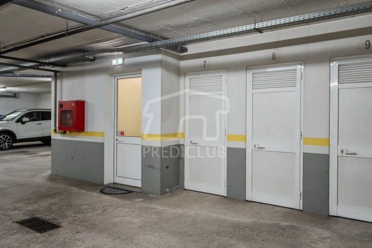 Apartamento T2 para Venda em Camacha Foto 12
