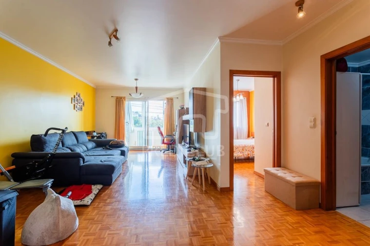 Apartamento T2 para Venda em Camacha Foto 4