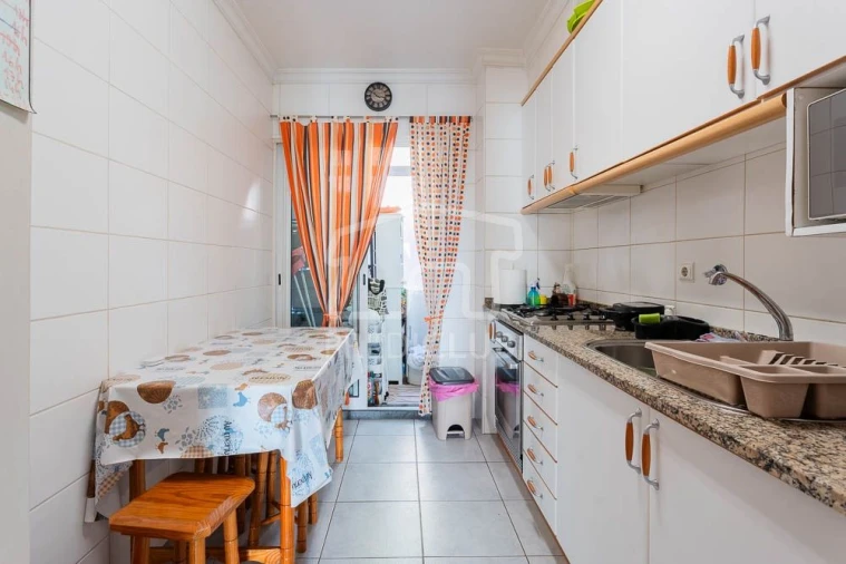 Apartamento T2 para Venda em Camacha Foto 9