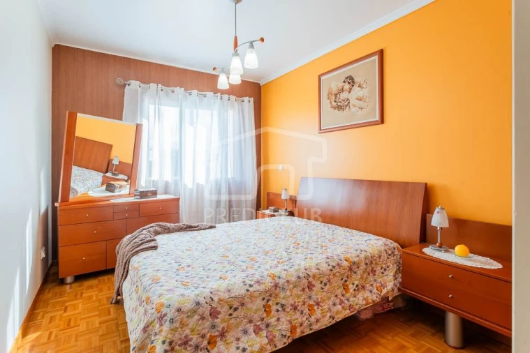 Apartamento T2 para Venda em Camacha Foto 5