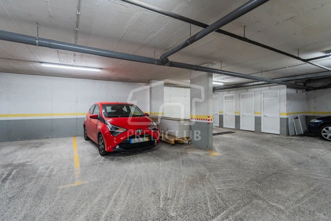 Apartamento T2 para Venda em Camacha Foto 13